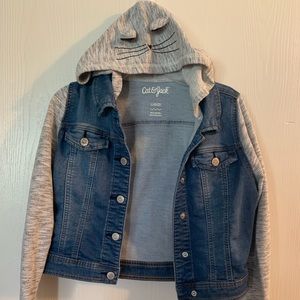Girl’s Cat & Jack denim jacket. Hooded.